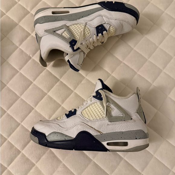Jordan 4 Midnight Navy (GS)
Size 4.5Y / Women’s 6 - Picture 2 of 6